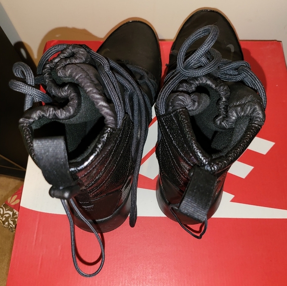 EUC Nike Tanjun High Rise Boots w box - Picture 2 of 7